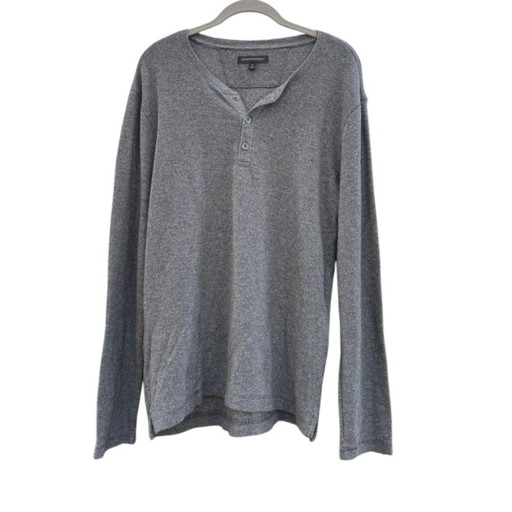 Banana Republic Men's Cotton Front Slit Long Sleeve Henley Shirt in Grey Medium